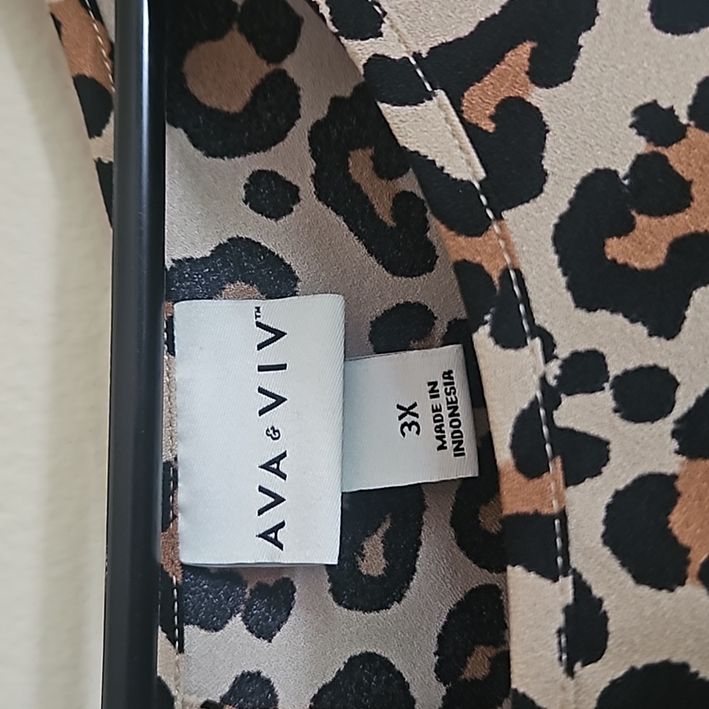 Ava & Viv button back blouse - Picture 4 of 5